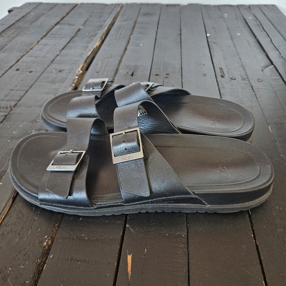 UGG Men\'s 11 Black Sandals with Silver Buckles Slides Wainscott main image 7